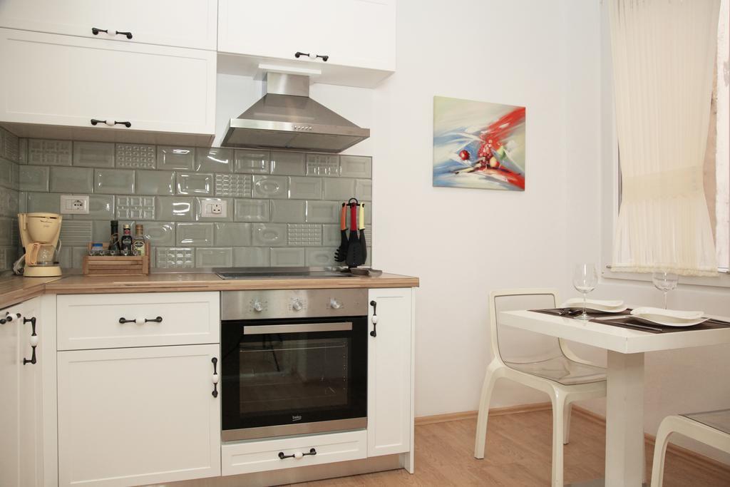 Luxury Blloku Tirana Apartment Esterno foto